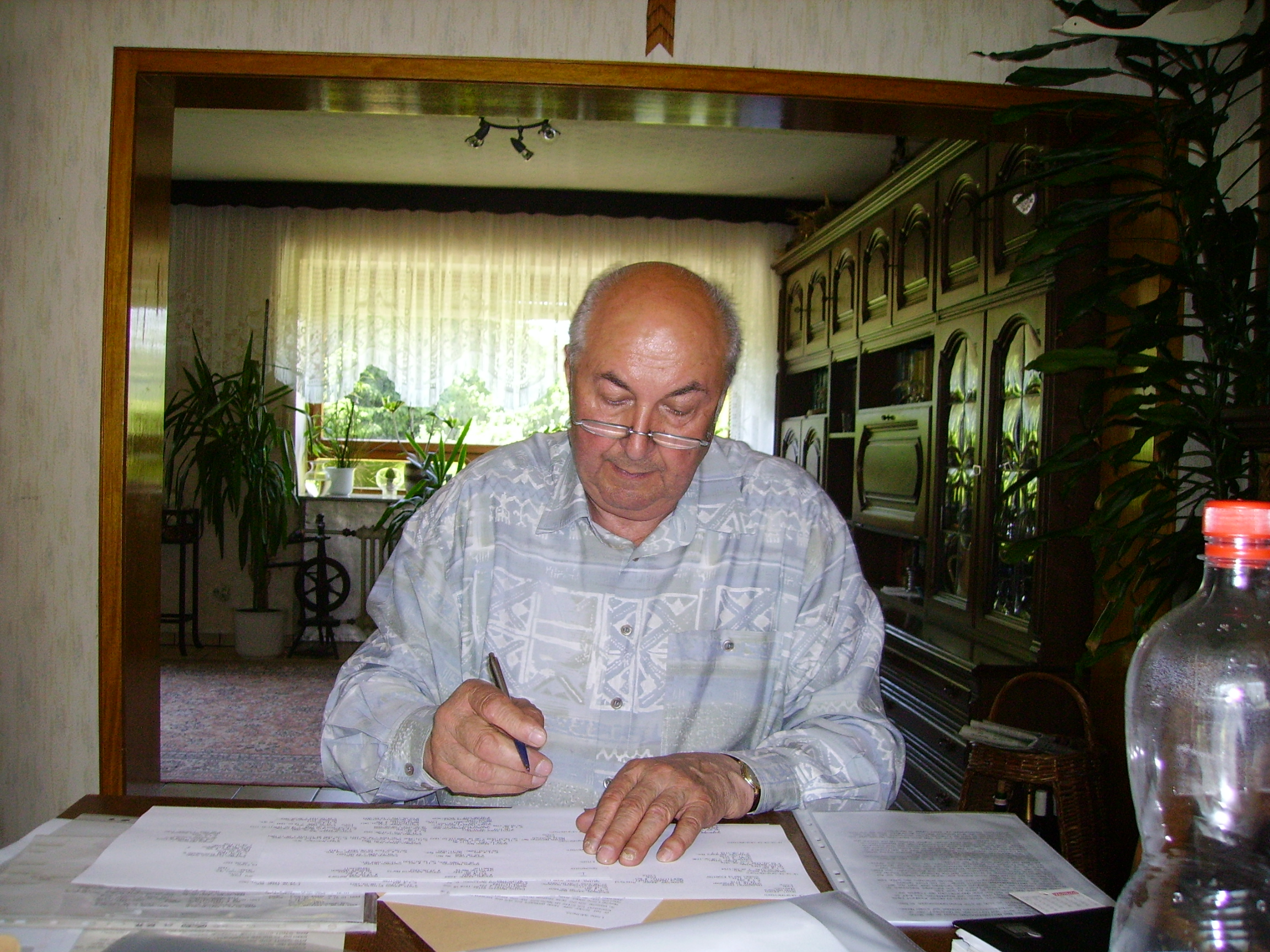 Papa bei seinem Hobby: Ahnenforschung